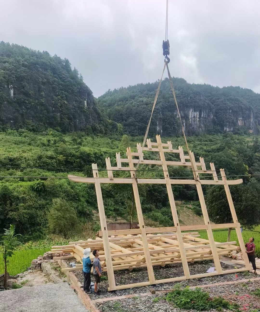南丰县汽车吊出租公司怎么保证发动机散热问题